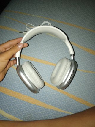 Cascos Inalámbricos y con Cable Plateados