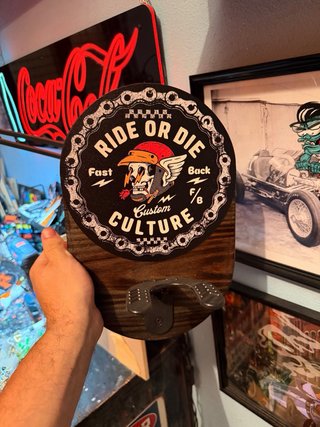 Cuelga Casco Moto Ride or Die