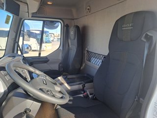 DAF XB 230 FA-CAMIONES FURGONES / CAMION PAQUETERO
