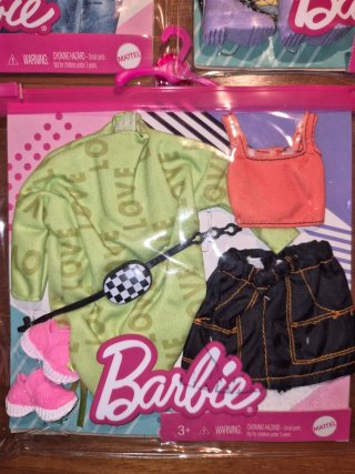 Set di abbigliamento per bambole Barbie