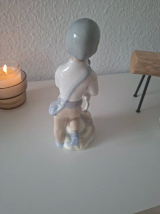 Figura porcelana Niño con perro Tengra