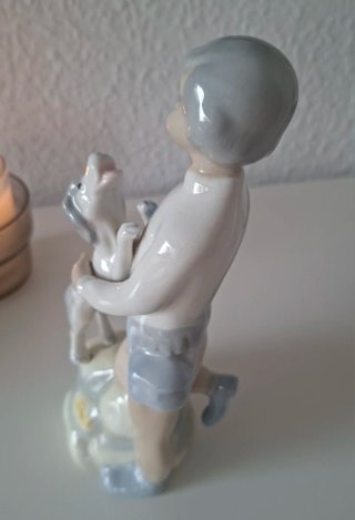 Figura porcelana Niño con perro Tengra