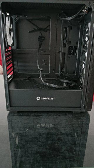 Caja PC UNYKAch MIR 100 - UK511303 (1 año de uso)