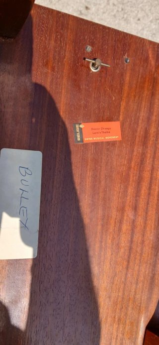 Costurero mesa auxiliar con caja  música integrada