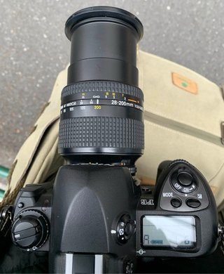 NIKON 28-200mm f/3.5-5.6D / OBJETIVO