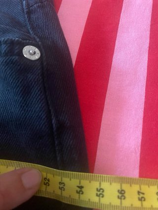 Pantalón corto vaquero negro desgastado