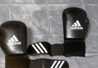 Guantes de boxeo Adidas negros