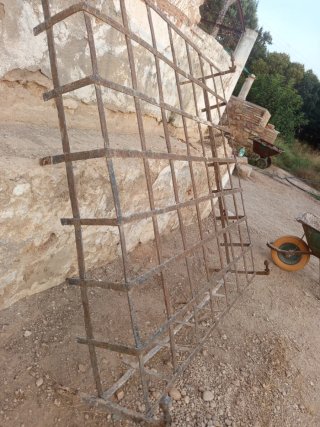 Reja metálica antigua 150x150