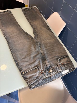 Pantalones acampanados grises