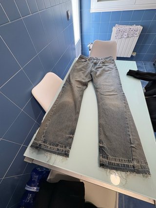 Pantalones acampanados grises