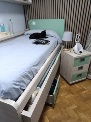 Habitación juvenil con cama nido.