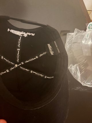 Gorra Hellstar Negra con Diseño Blanco