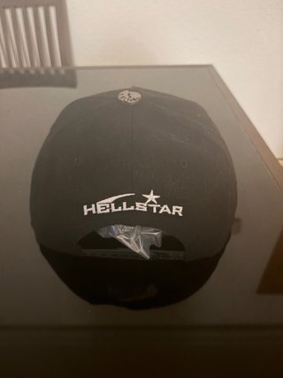 Gorra Hellstar Negra con Diseño Blanco