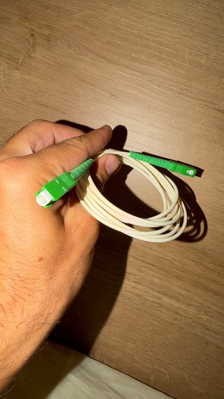 Cable Óptico Blanco con Conectores Verdes