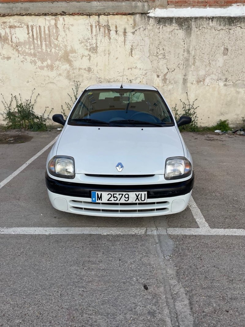Renault Clio 1999 - foto 1