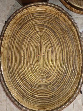 Lote 3 ceste e vassoio vintage in rattan e metallo