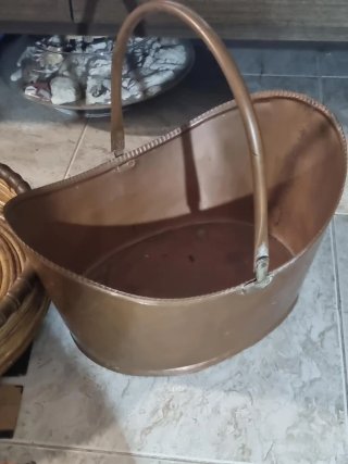 Lote 3 ceste e vassoio vintage in rattan e metallo
