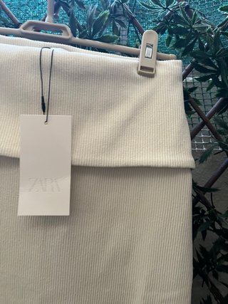 Falda midi beige talla única