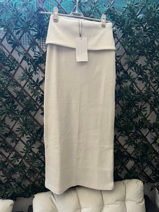 Falda midi beige talla única