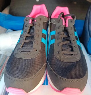 Zapatillas Asics grises y rosas