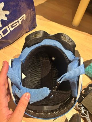 Casco y gafas de esquí