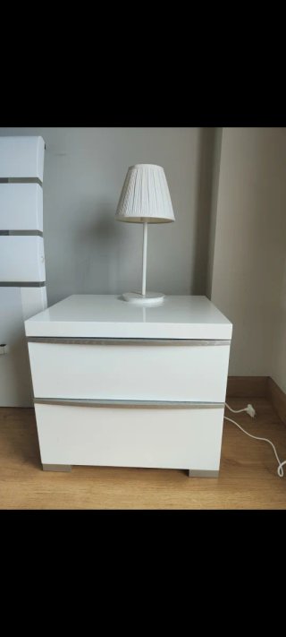 Cabecero con mesita de noche y comoda blanco perla