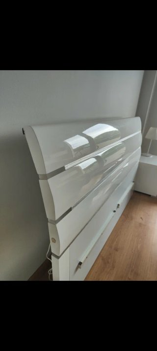 Cabecero con mesita de noche y comoda blanco perla