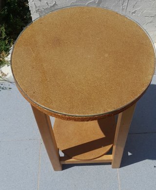 Mesa redonda pequeña de madera + Regalo cristal