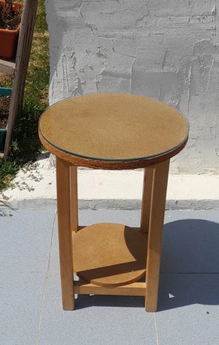 Mesa redonda pequeña de madera + Regalo cristal