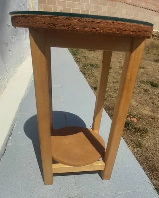 Mesa redonda pequeña de madera + Regalo cristal
