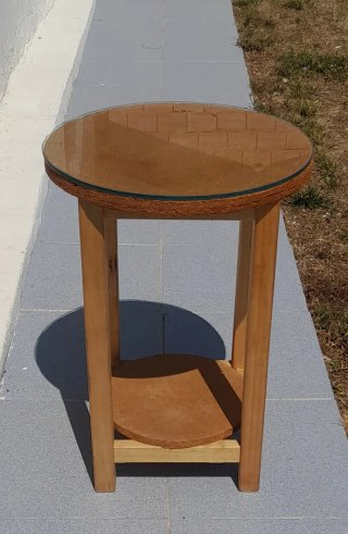 Mesa redonda pequeña de madera + Regalo cristal