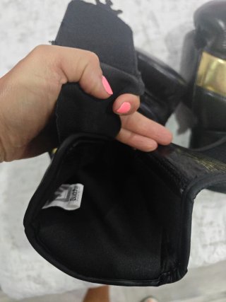 Guantes de boxeo Buddha negros y dorados