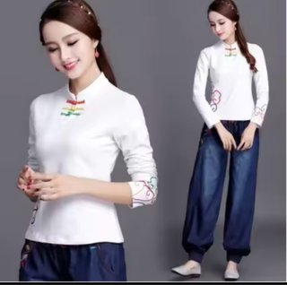 Camiseta oriental blanca con bordado