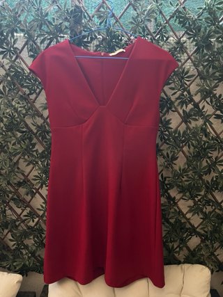 Vestido burdeos escotado