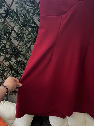 Vestido burdeos escotado