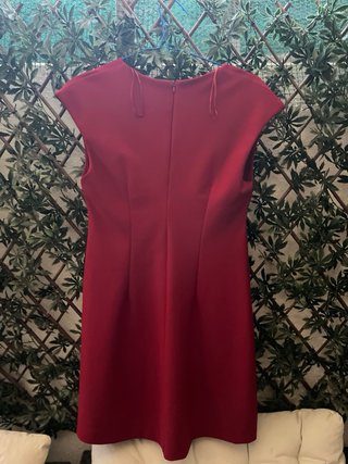 Vestido burdeos escotado