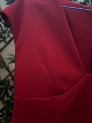 Vestido burdeos escotado