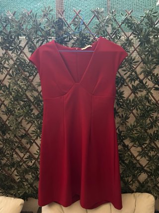 Vestido burdeos escotado