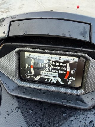 Moto de agua Yamaha FX Roja y Blanca