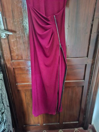 Vestido burdeos con cremallera lateral, talla S/M