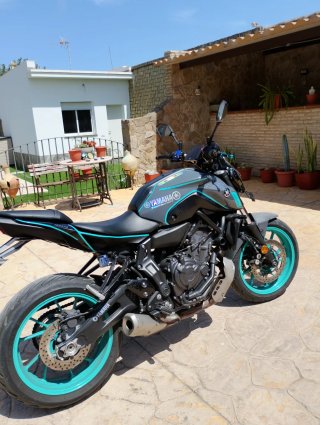 Yamaha MT-07 2024 Negra y Verde