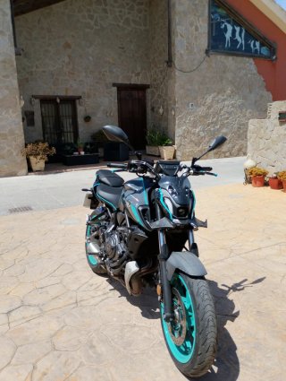 Yamaha MT-07 2024 Negra y Verde