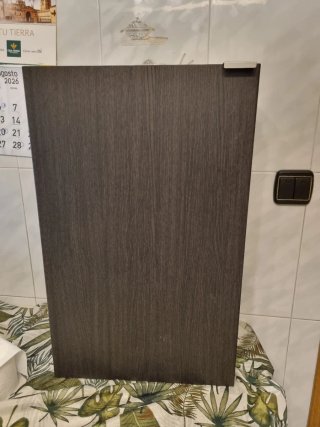 Armario baño madera con baldas cristal