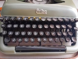 Máquina de escribir antigua Erika 10