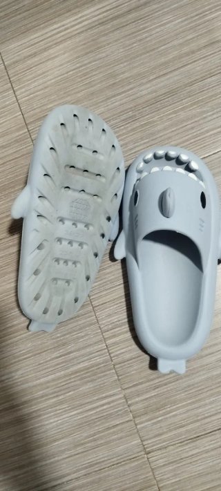 Shanclas Tiburón Gris Talla 36-37, originales.