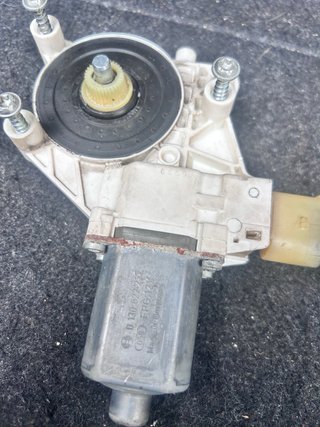 Motor elevalunas derecho delantero bmw e81 (2011)