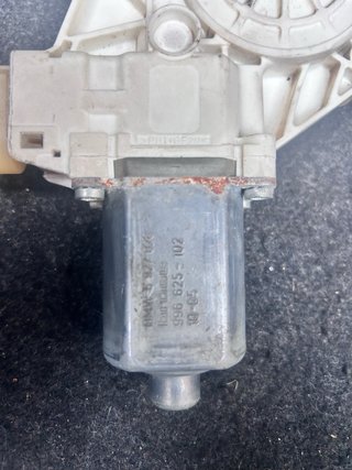 Motor elevalunas derecho delantero bmw e81 (2011)