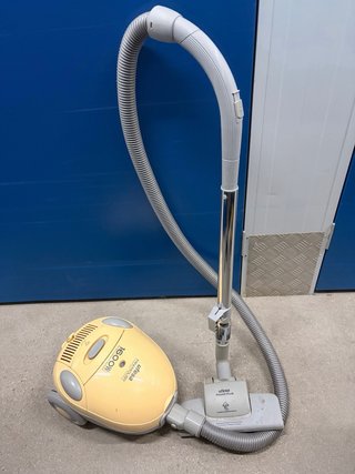 Aspiradora Ufesa 1600W
