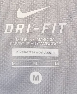 Camiseta deportiva Nike gris