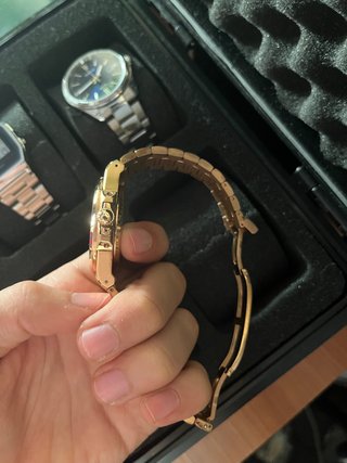 Reloj Dorado y Marrón Elegante